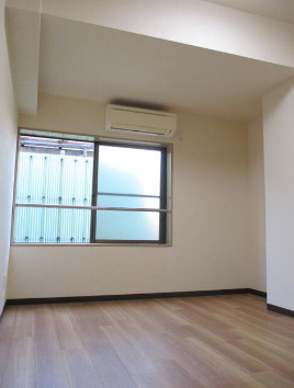 虹信ビルの居間・リビング|ゆったりとしたリビングです