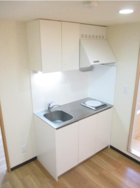 虹信ビルのキッチン|お料理しやすいキッチンです