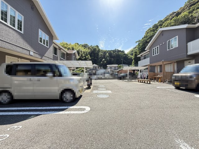 シャーメゾン・コディーノB棟の駐車場