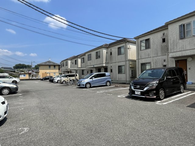 シャーメゾン・ブラン B棟の駐車場