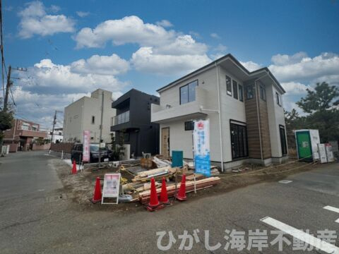 藤沢市鵠沼藤が谷3丁目　新築戸建の前面道路含む現地写真|2月17日撮影　建築中　現地外観