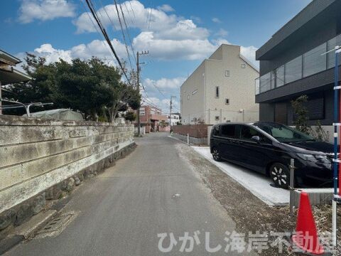 藤沢市鵠沼藤が谷3丁目　新築戸建の前面道路含む現地写真|2月17日撮影　建築中　現地外観