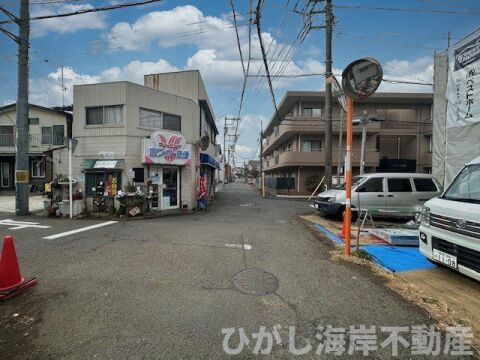 藤沢市鵠沼藤が谷3丁目　新築戸建の前面道路含む現地写真|2月17日撮影　建築中　現地外観