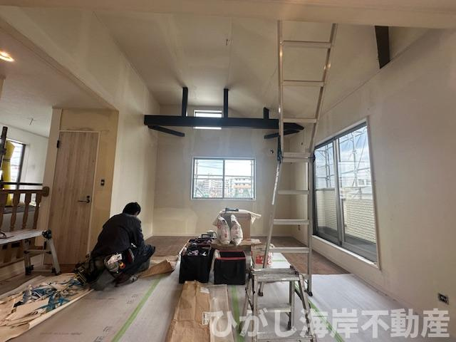 藤沢市鵠沼藤が谷２丁目　新築戸建の居間・リビング|2月17日撮影　リフォーム中　17.9帖　LDK