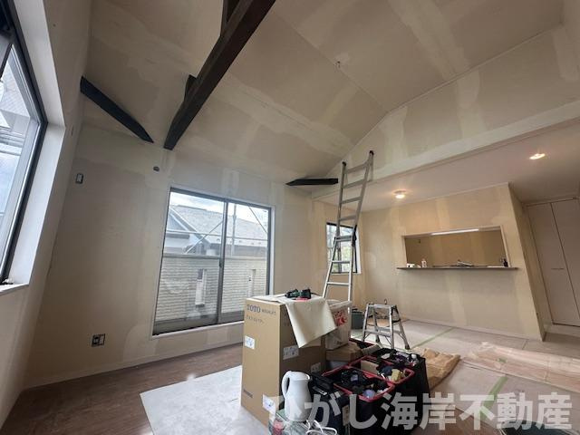 藤沢市鵠沼藤が谷２丁目　新築戸建の居間・リビング|2月17日撮影　リフォーム中　17.9帖　LDK