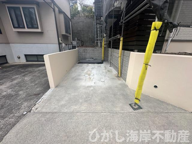 藤沢市鵠沼藤が谷２丁目　新築戸建の駐車場|2月17日撮影　リフォーム中　駐車スペース
