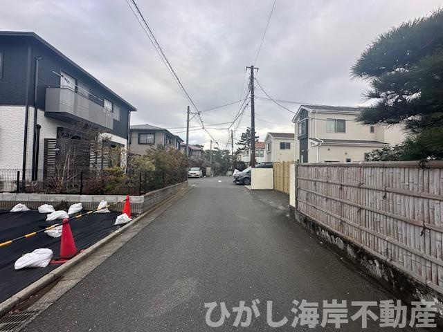 藤沢市鵠沼松が岡１丁目　　売地　全３区画の前面道路含む現地写真|現地外観