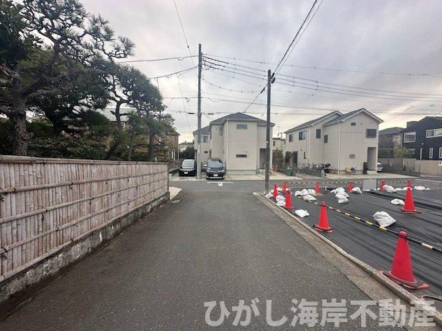 藤沢市鵠沼松が岡１丁目　　売地　全３区画の前面道路含む現地写真|現地外観