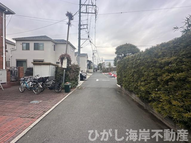 藤沢市鵠沼松が岡１丁目　　売地　全３区画の前面道路含む現地写真|現地外観