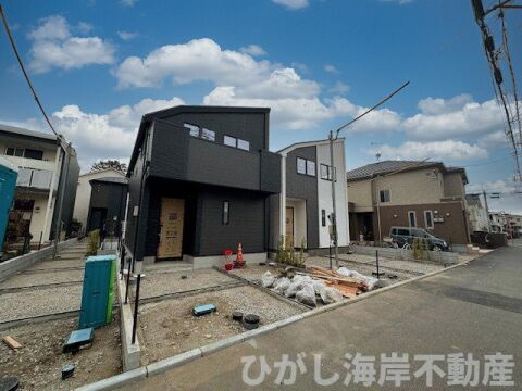藤沢市鵠沼松が岡2丁目　新築戸建　全３棟の前面道路含む現地写真|3月2日撮影　外構工事中　現地外観