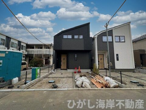 藤沢市鵠沼松が岡2丁目　新築戸建　全３棟の外観|3月2日撮影　外構工事中　現地外観