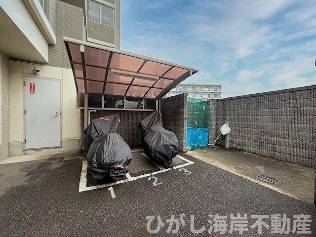 パークグランディ湘南辻堂の駐車場|敷地内バイク置場