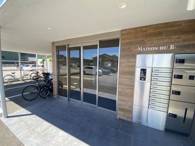 MAISONDUBONHEURのエントランス