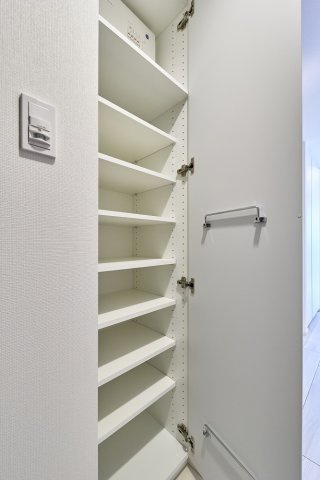 プラウドフラット虎ノ門の収納|シューズクローゼット