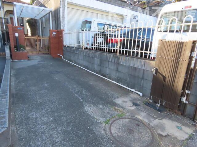 柏市戸建ての駐車場|駐車場完備です