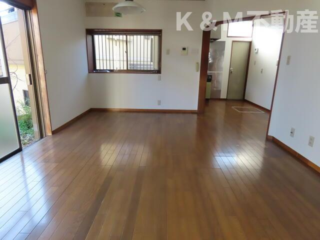 柏市戸建ての居間・リビング|ゆったり過ごせるリビングです