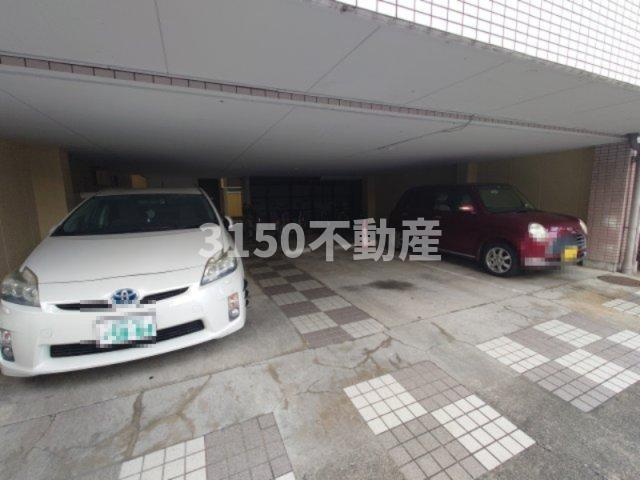 シャルムレジデンスⅡの駐車場