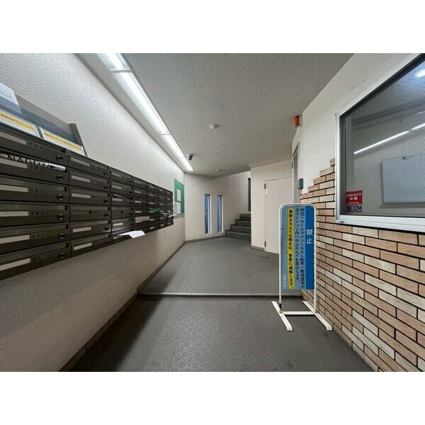 薬師寺ビルヂングのロビー