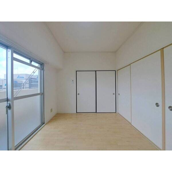 薬師寺ビルヂングの居間・リビング