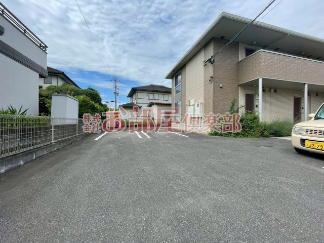 セゾンフィールの駐車場|駐車場があるので、車を買う予定の方も安心です