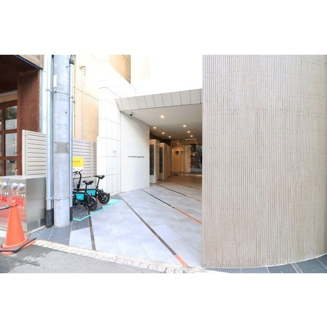 SERENiTE堺筋本町SUDのエントランス