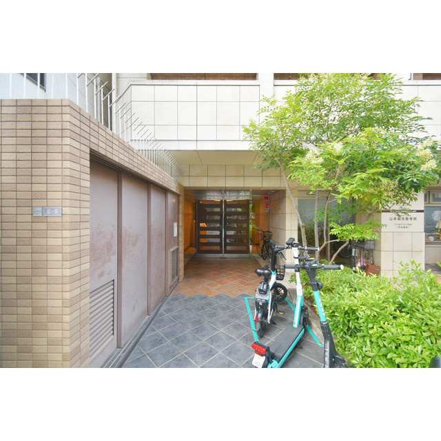 メゾン夕陽ヶ丘のエントランス