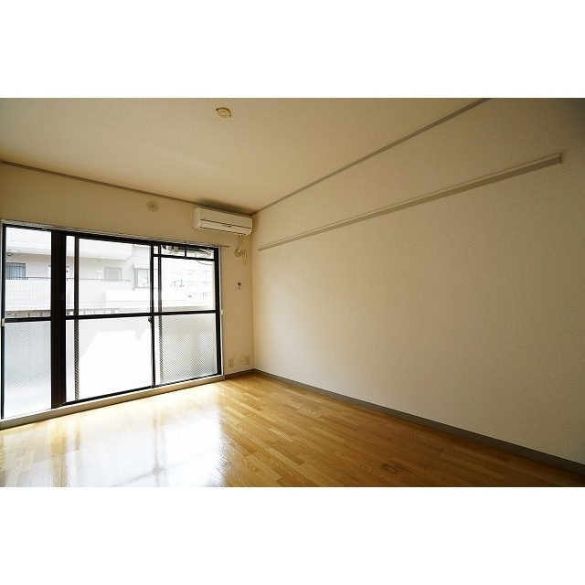 ジェネシス三鷹の居間・リビング|洋室２