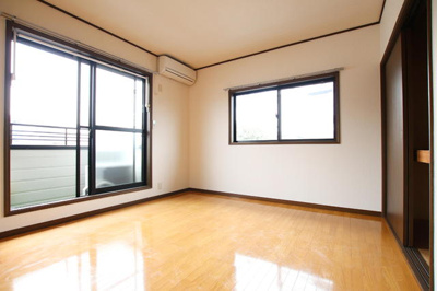 洋室7帖　窓・エアコンあり