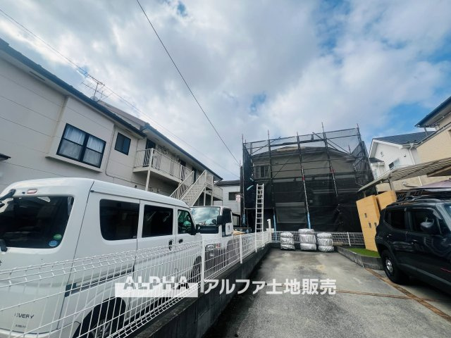 昭島市美堀町2丁目　中古戸建の外観|【A cozy space】◆余白のある暮らし◆
人を招いても、ひとりで過ごしても心地よい住空間。
温もりを感じるこの場所が、暮らしの輪郭をやさしく描いていく。