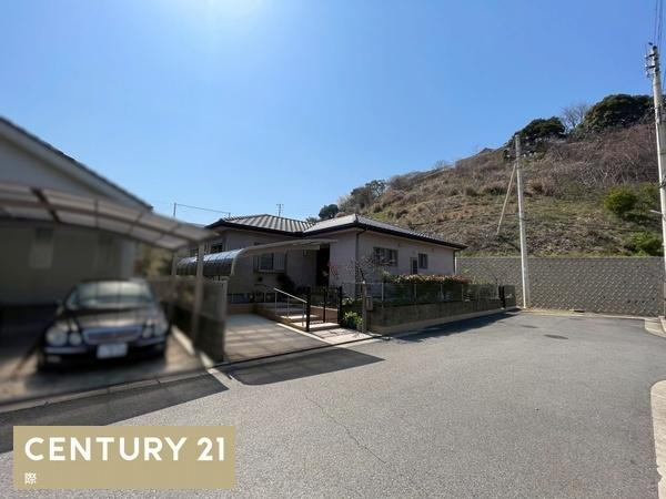 和歌山市栄谷　中古戸建の前面道路含む現地写真