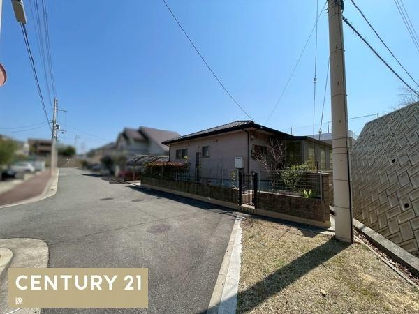 和歌山市栄谷　中古戸建の前面道路含む現地写真