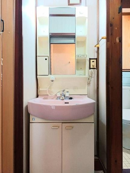 和歌山市内原　中古戸建の独立洗面台