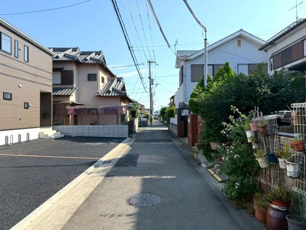 和歌山市和歌川町　第1-1号棟の前面道路含む現地写真