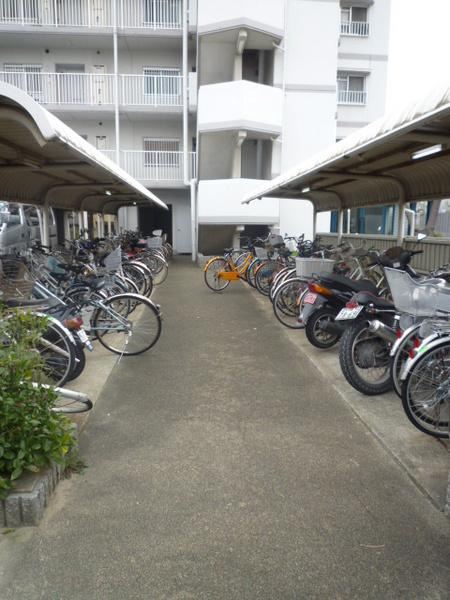 ヴィラスリースター鶴浜の駐車場|★駐輪場完備★