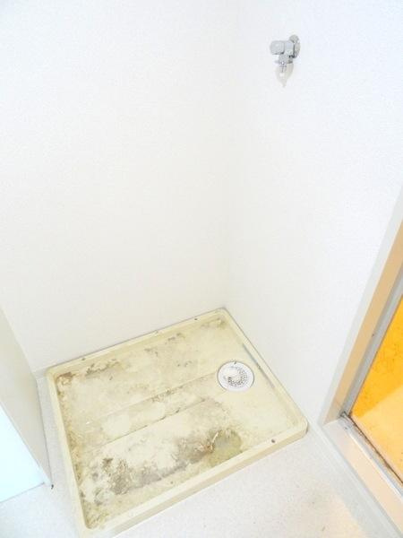 ヴィラスリースター鶴浜の洗面所|★室内洗濯パンも有ります★