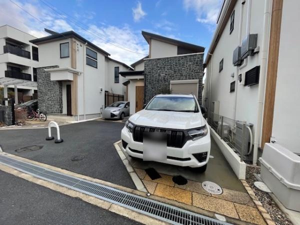 【駐車場】 | 駐車２台可能♪前面道路もゆとりある幅員４．８mのため、駐車もしやすいです♪