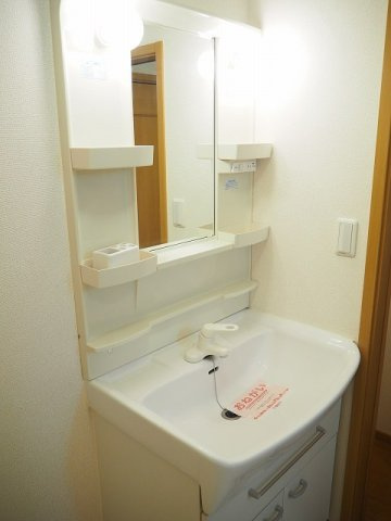 エレガンス・フィオーレの洗面所|ゆったりとスペースのある洗面所