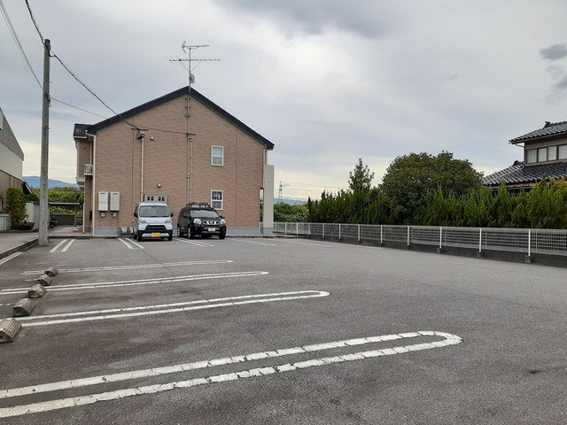 エレガンス・フィオーレの駐車場|駐車場に車を止められます