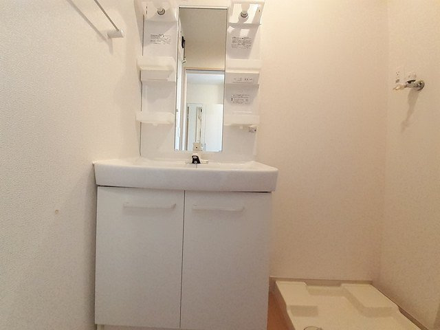 シーサイド・ヴィラⅠの洗面所|忙しい朝には欠かせない洗面所です