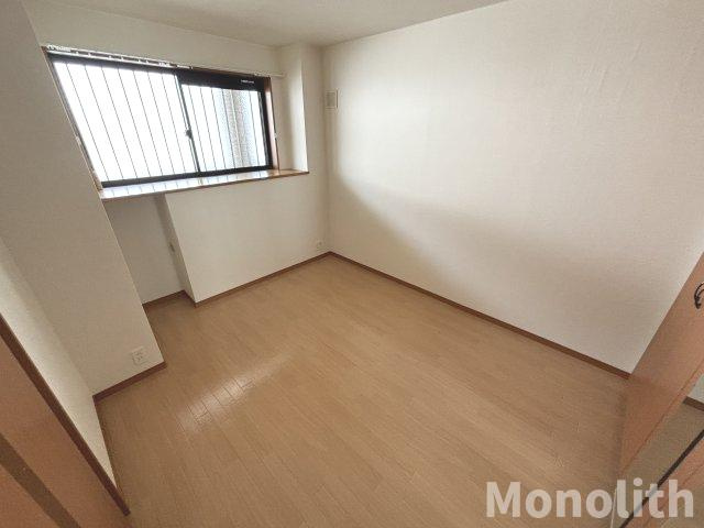 ソレイユ一条院の洋室