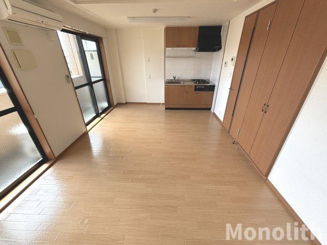 ソレイユ一条院の居間・リビング