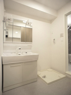 【洗面所】 | Ｓｔａｒ　Ｌｉｇｈｔ | 洗髪洗面化粧台と洗濯機置き場があります♪