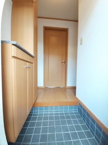 サン・カンナＢの玄関