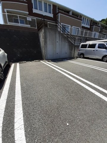 アルモニーⅡの駐車場