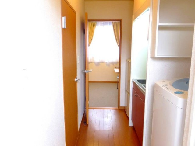 レオパレスハーバーサイドＷ棟の玄関