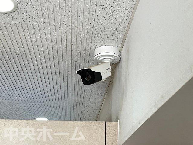 宇喜田住宅の防犯設備|【防犯カメラ】何かあった時の大事な証拠になることももちろんなりますが、防犯というくらいですので大事なのは防犯カメラがあることによって抑止力につながることですよね。