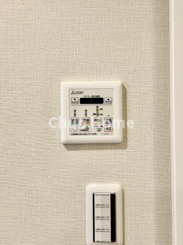 ヴィラロイヤル両国の内装|【浴室乾燥機】暖房・冷風・換気・乾燥が可能です。毎日を快適に過ごせるうれしい機能が揃っています。雨の日の洗濯物も安心です。