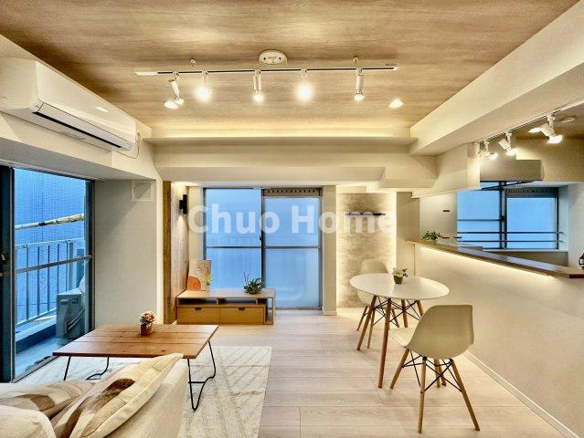 ヴィラロイヤル両国のキッチン|視界に広がりを生むオープンなキッチン。料理や片付けをしながら、家族との会話を楽しんだり、リビングで遊ぶ子どもを見守れます。ご見学時には家具の配置などもイメージしながらぜひご覧になって見て下さい。