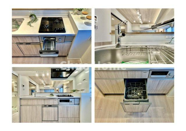 ヴィラロイヤル両国のキッチン|【システムキッチン】ワイドで収納豊富な使い勝手の良いカウンターキッチンには、食洗器や伸縮タイプのキッチン水栓、三ツ口コンロ・魚焼きグリルなどの便利な設備が標準完備されています。