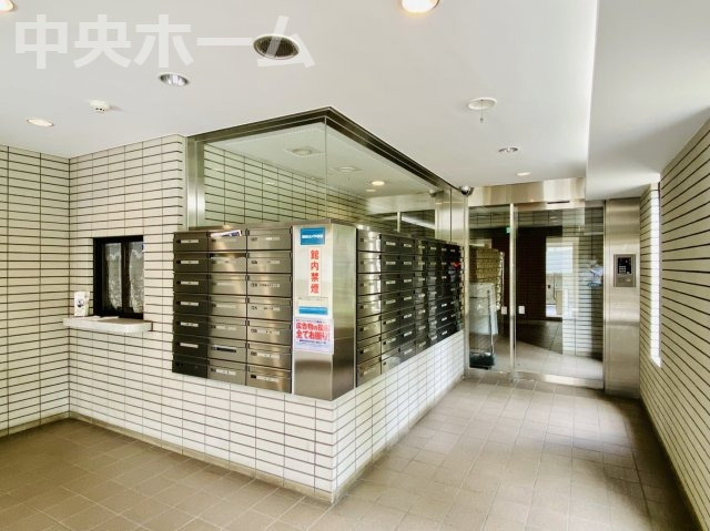 コスモウィル大島の受付|【オートロック】オートロックシステムでセキュリティ充実。当たり前ですが、安全で安心して暮らすのって大事ですよね。お探しのご条件でオートロック付きの物件を探す方も多いですがやはりセキュリティは大事です。